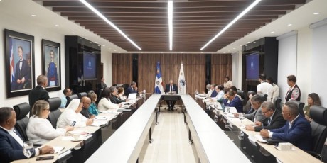  imagen &nbsp;
El ministro de Educaci&oacute;n, Luis Miguel De Camps, con el &nbsp;Consejo Nacional de Educaci&oacute;n (CNE).
&nbsp; 