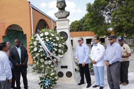  imagen Autoridades y personalidades  rinden tributo al padre del deporte mocano 