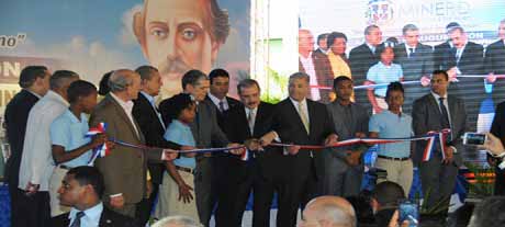  imagen El presidente Danilo Medina entrega otras diez escuelas a la provincia Azua 