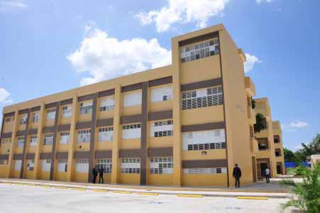  imagen Presidente Medina inaugura simultáneamente 33 escuelas con 5 politécnicos, 9 liceos y cinco estancias infantiles 