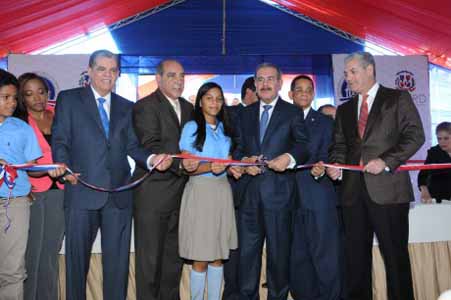  imagen Presidente Medina entrega tres centros educativos en las provincias Espaillat y La Vega 